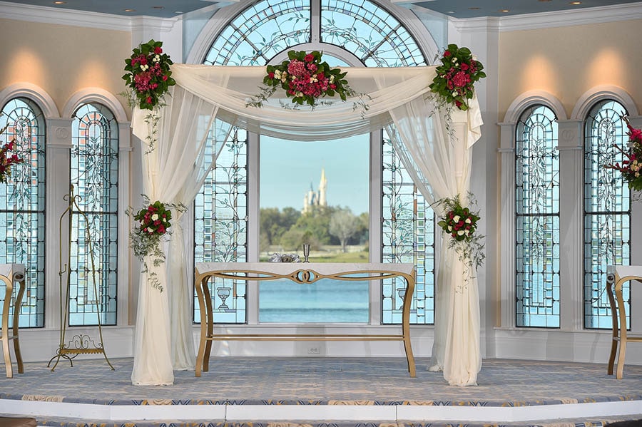 Walt Disney World Wedding Spotlight Jamie And Jay Weddings Have A Vision For What You Want As Well Be Open To Ideas From Your Disney Wedding Planner