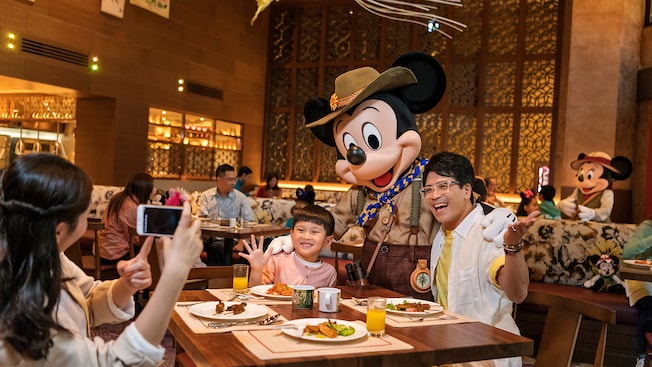 Dragon Wind | Dining | Hong Kong Disneyland Resort